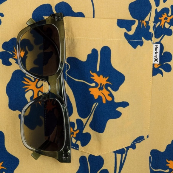 Hurley Short Sleeve Shirt - Picture 2 of 2